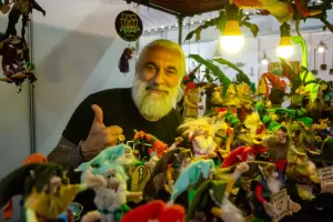 El Poncho abraza las artesanas en cada pabelln