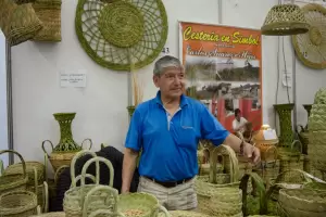 Artesanas de los Valles Calchaques en el Poncho