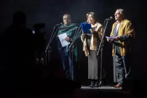 Voces que emocionan: quines son los locutores en los escenarios del Poncho 2025