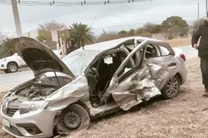 Grave choque entre un auto y una camioneta en El Pantanillo: hay heridos