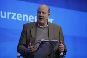 Sturzenegger defendi la apertura del mercado de vacunas contra la aftosa: "Es una medida anti casta"