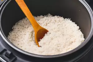 Cunto tiempo hay que cocinar el arroz para que quede en su punto justo?