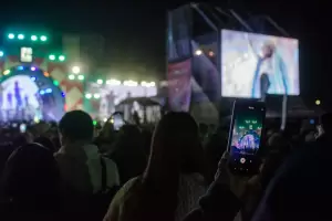 El Poncho se despide este domingo con el show de la Mona Jimnez en el Bicentenario