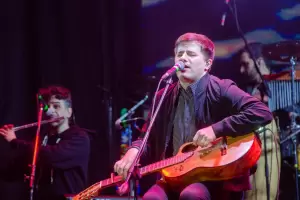 Nahuel Pennisi conquist el Patio del Poncho con su voz y su calidez