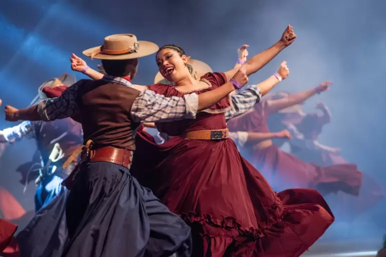 poncho 2025 Turf  Christian Herrera