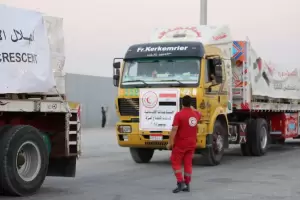 Comenz el ingreso de ayuda humanitaria a Gaza en medio de la pausa israel