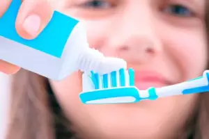 No te cepilles los dientes apenas termins de comer, es un error: cul es el momento correcto