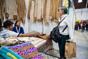 Ponchos de vicua y arte textil: lo ms buscado en la edicin 2025 del Poncho