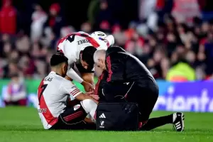 Lesin y preocupacin: Salas se retir del partido con dolor en la rodilla izquierda