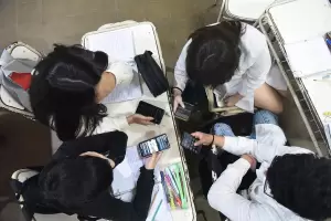 Prohben los grupos de WhatsApp entre docentes y alumnos: en qu provincia?