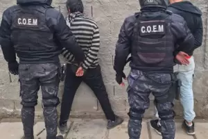 Dos hermanos intentaron agredir con un arma blanca a su madre