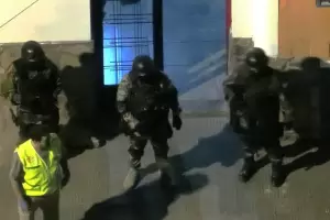 Tensin por un joven que se atrincher en una vivienda en pleno centro