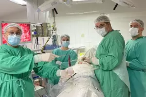 Se realiz la primera reseccin pulmonar por videotoracoscopa en el HSJB