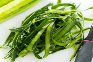 Usar cscaras de pepino en los marcos de las ventanas: por qu recomiendan hacerlo y para qu sirve