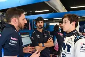 Dos paradas desastrosas en boxes relegaron a Colapinto y estallaron las redes