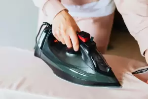 Cmo eliminar quemaduras de plancha en la ropa: el mejor truco de costura