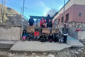 Padres toman la Escuela n425 de Papachacra