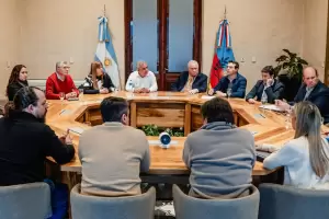 El Gobierno refuerza la asistencia en Laguna Blanca y coordina la reconstruccin