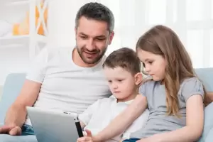 ANSES: cunto cobra una familia con dos hijos por AUH en agosto