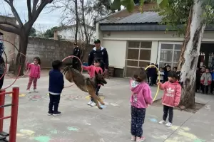 La Divisi�n Canes realiz� exhibici�n educativa en un jard�n de infantes