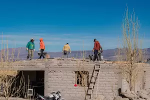 Contina la contencin de los vecinos y reparacin de daos en Laguna Blanca