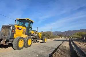 Comenz el asfaltado de la Calle Uno en Colonia del Valle