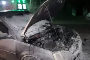 Sofocaron el incendio de un automvil en Pacln