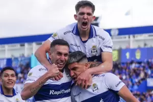 Gimnasia gan� en Mendoza y qued� como escolta de River en el Grupo B