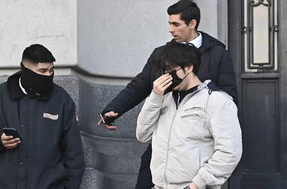 El mdico denunciado, al salir de rendir.