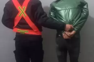 Aprehenden a joven acusada de robar un celular en el centro de la ciudad