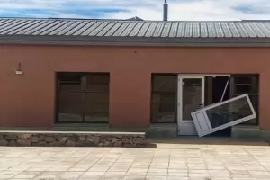 El Gobierno inici las obras de reparacin en la escuela de Laguna Blanca