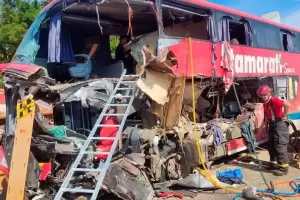 Conmoci�n en Brasil: 11 muertos y 45 heridos tras un choque entre un colectivo y un cami�n