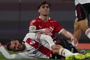 Alarma en River: Germn Pezzella se lesion y se fue de la cancha llorando en el clsico ante Independiente