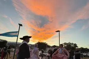 El Barrio Parque La Gruta vuelve con su feria vecinal especial Da del Nio