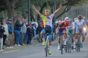 Sebastin Coronel gan el Gran Premio 15 Aos Diario El Esqui