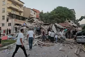 Sismo de magnitud 6,1 sacude el oeste de Turqua y deja al menos diez edificios derrumbados