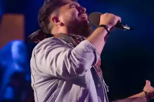 Agustn Isasmendi emocion junto a Milena Salamanca a "la Sole" y sigue en La Voz Argentina