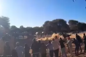 Muri una mujer embestida por un caballo durante una carrera cuadrera