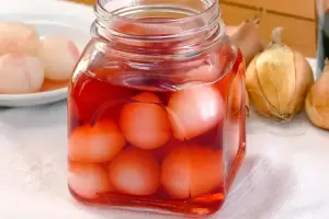Paso a paso: Cmo preparar cebollitas en escabeche deliciosas?