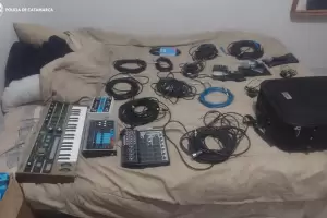 Recuperan equipos robados tras allanamiento en el oeste de la Capital