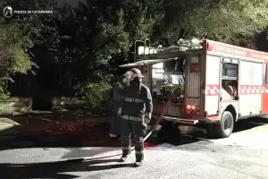 Incendio consume una vivienda en el sur de la Capital