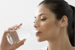 Las 10 seales que te lanza tu cuerpo para decirte que ests bebiendo poca agua