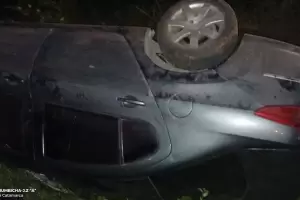 Grave vuelco en la Ruta 60: un hombre fue derivado al Hospital San Juan Bautista