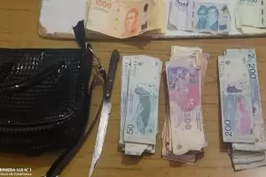 A punta de cuchillo, asaltaron a un joven en pleno centro y le robaron el dinero