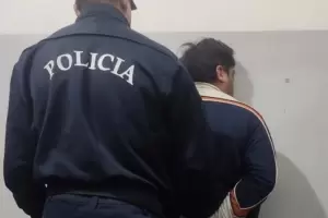 Amenaz� a una mujer con una cuchilla y termin� detenido