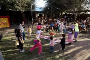 Los nios festejaron creando, cantando y jugando en los atractivos tursticos de la ciudad