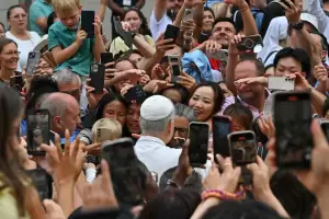 Len XIV cumple 100 das: fuerte sintona con los fieles, bajo perfil ante los medios