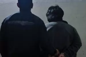 Sorprenden a una pareja robando en un supermercado