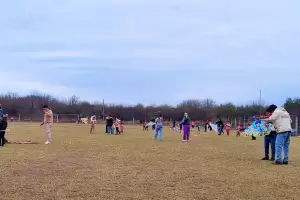 M�s de cien barriletes pintaron el cielo en Ba�ado de Ovanta