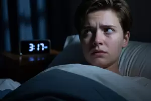 Qu significa despertarse varias veces durante la madrugada?